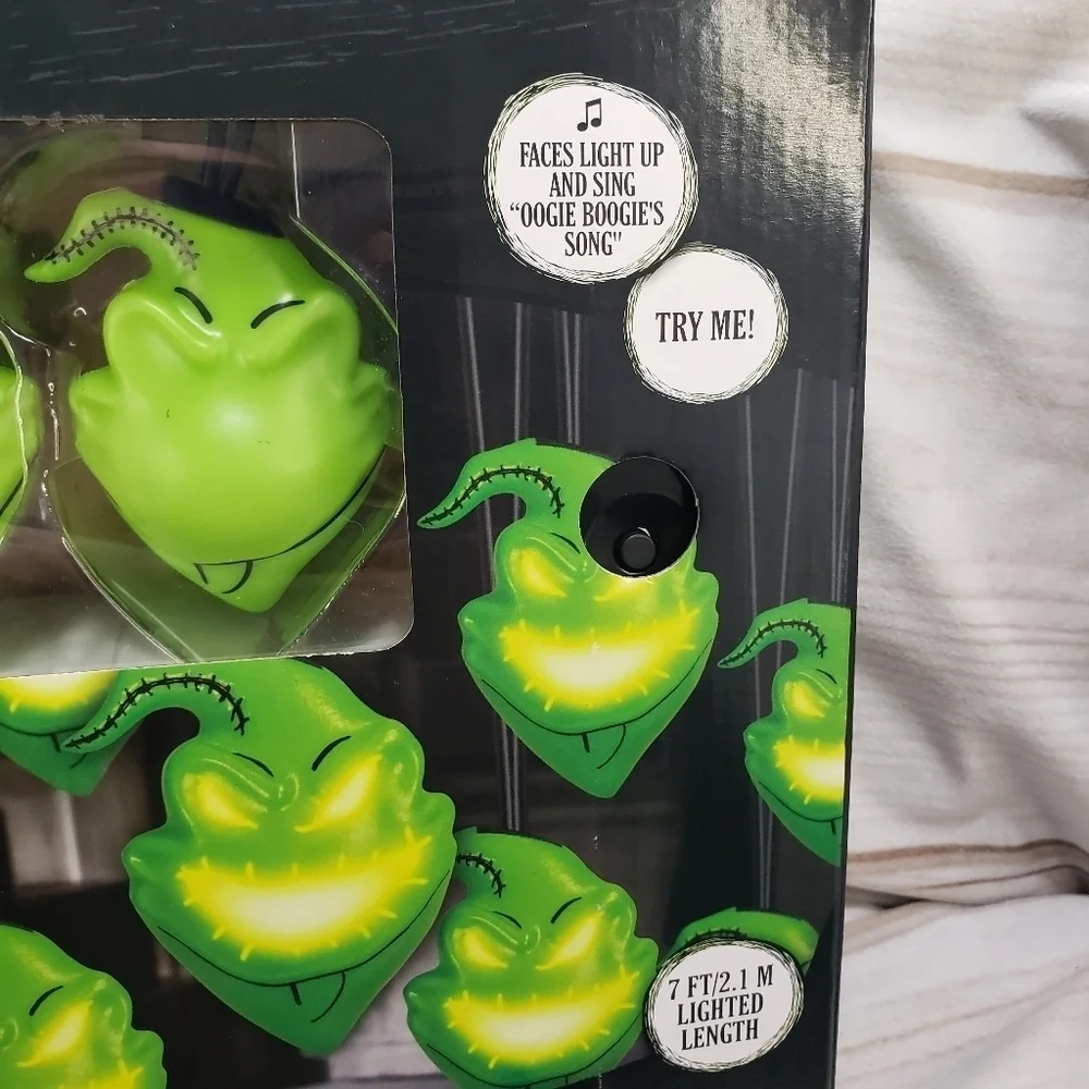 Gemmy Oogie Boogie LED Emoteglow Projection Musical Lights 7 Feet Long 8 Lights